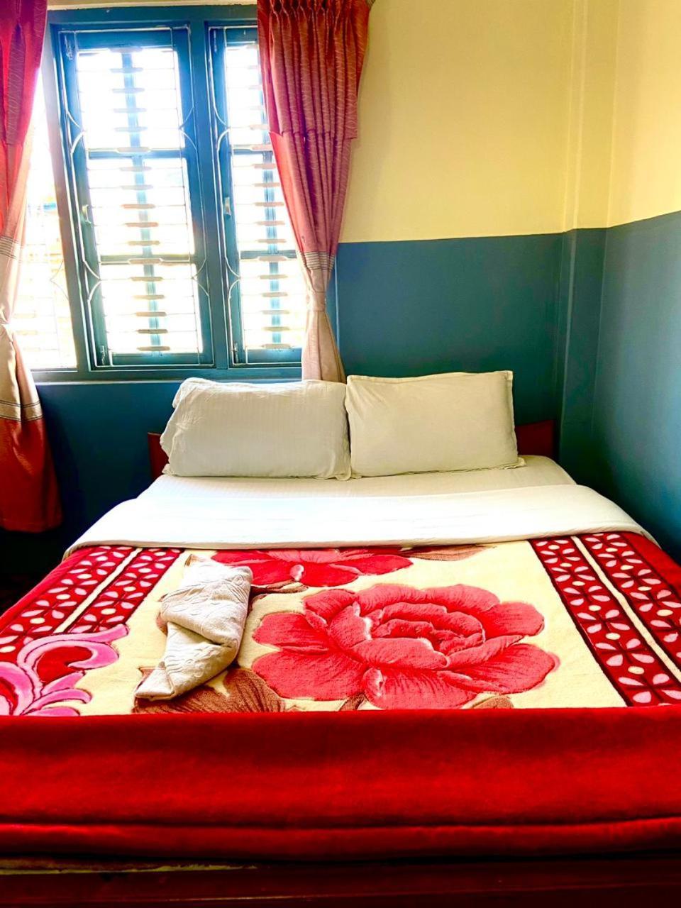 Hotel Piya Pvt Ltd Покхара Екстер'єр фото