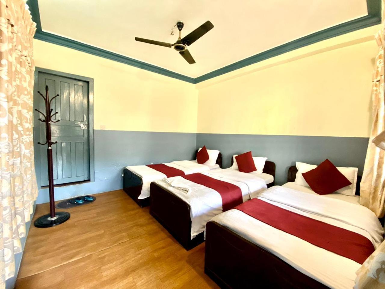 Hotel Piya Pvt Ltd Покхара Екстер'єр фото