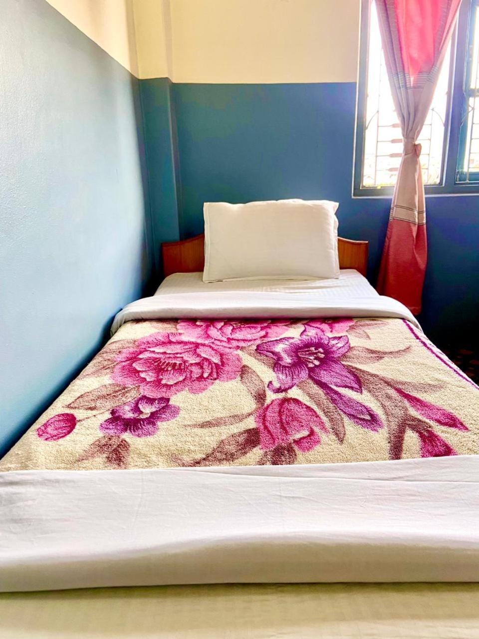 Hotel Piya Pvt Ltd Покхара Екстер'єр фото